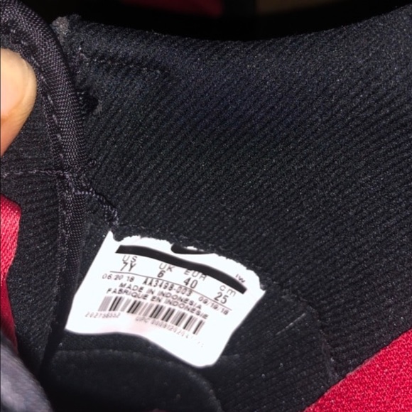 Shoes - Picture 4 of 4